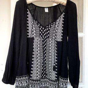 Old Navy Black and White Floral Detail Top